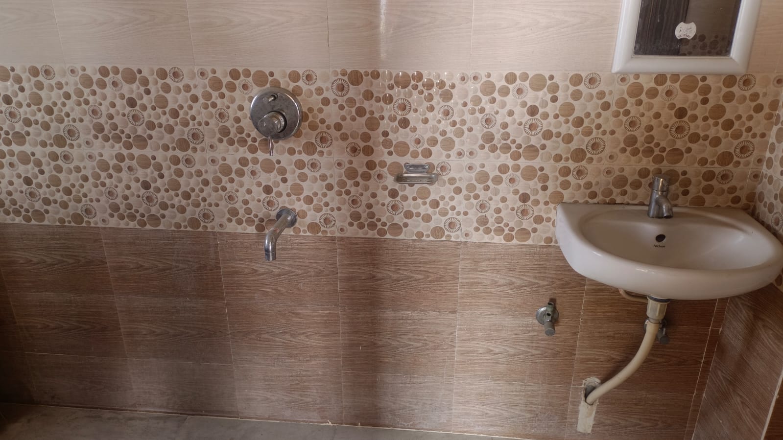 Unfurnished 3bhk in SBI ATM, Kahilipara Main Road, Jatia, Kahilipara, Guwahati, Assam, India for Rent